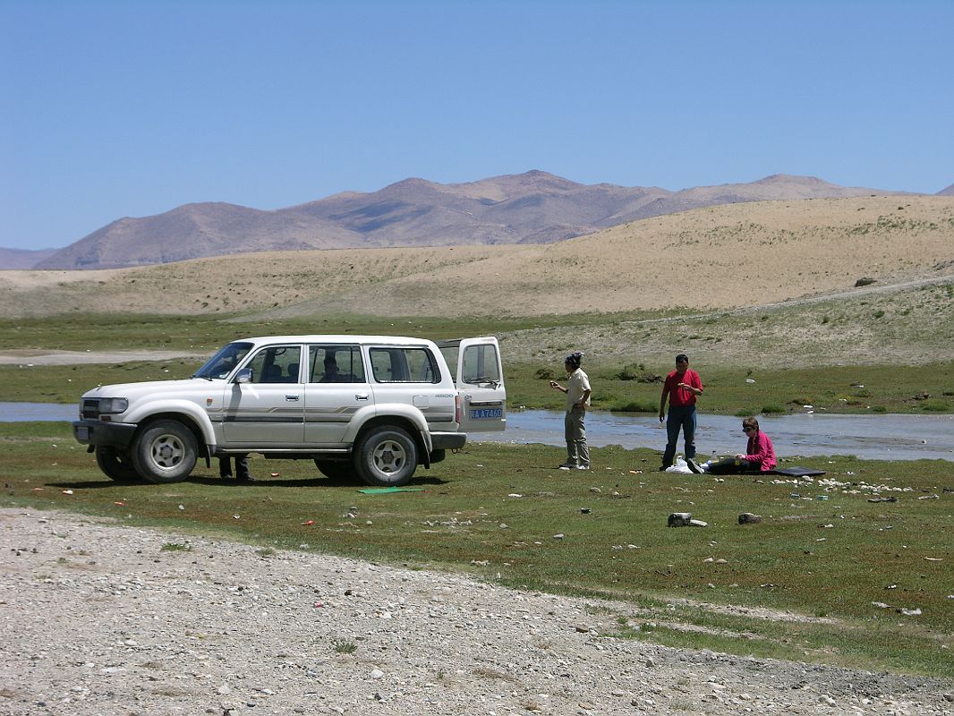 Tibet Kailash 03 Nyalam to Peiku Tso 08 Shishapangma Lunch near Lake Peiku